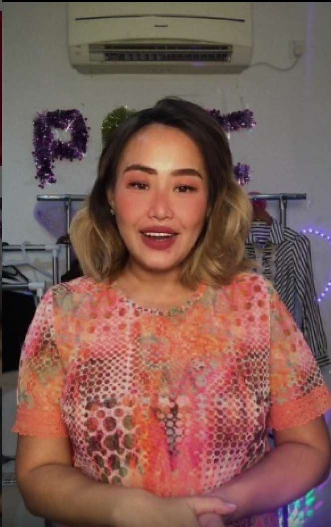 Artis Cantik Ini Pisah Rumah 1,5 Tahun, Alasannya Bosan Dengan Suami. Kini Pilih Jualan Baju!
