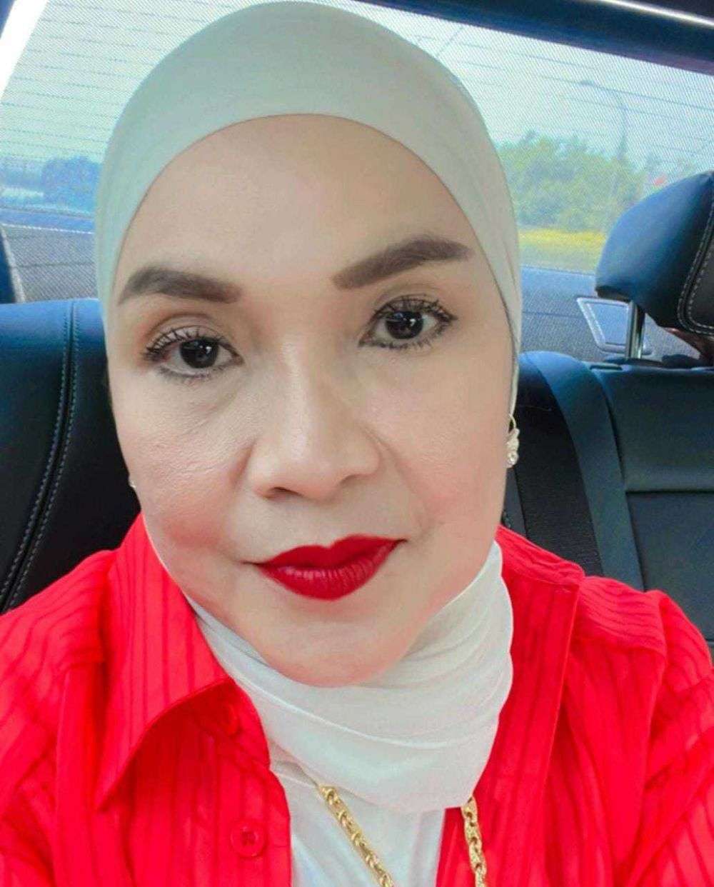 10 Orangtua Artis Ini Punya Instagram Centang Biru, Terakhir Idolanya Banyak Banget!