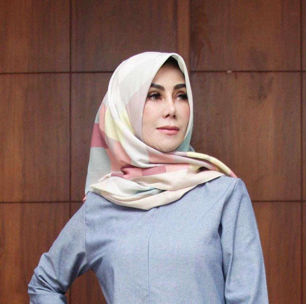 10 Orangtua Artis Ini Punya Instagram Centang Biru, Terakhir Idolanya Banyak Banget!