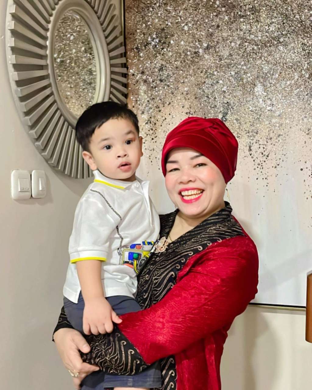 10 Orangtua Artis Ini Punya Instagram Centang Biru, Terakhir Idolanya Banyak Banget!