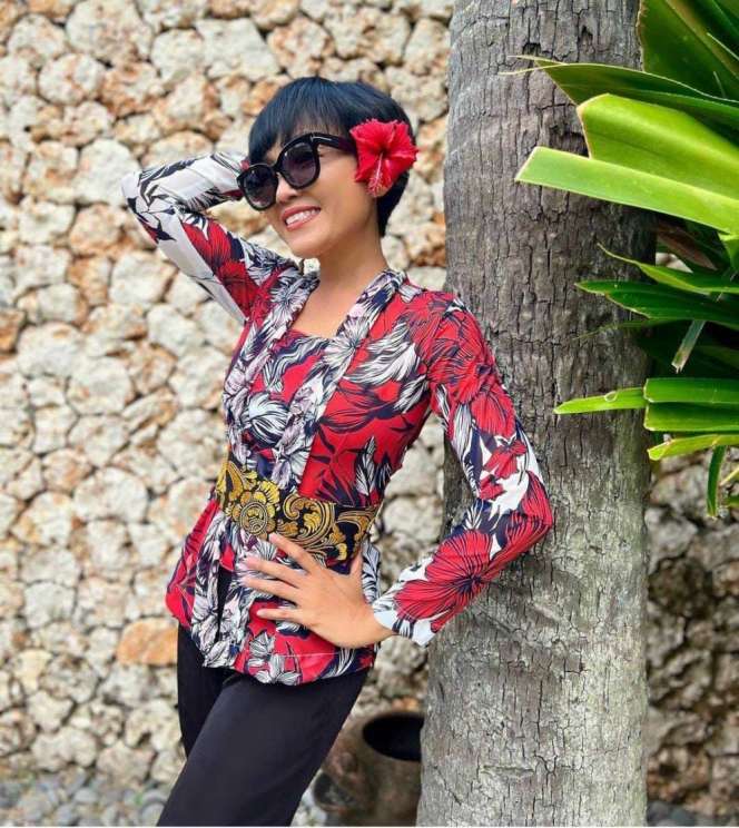 10 Orangtua Artis Ini Punya Instagram Centang Biru, Terakhir Idolanya Banyak Banget!