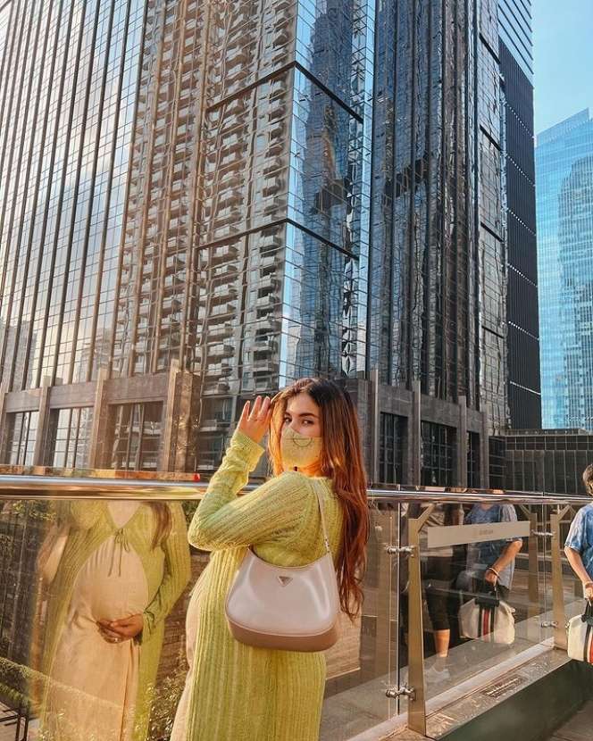 Potret Terbaru Tasya Farasya Pamer Baby Bump, Masih Bisa Duduk Jongkok! 