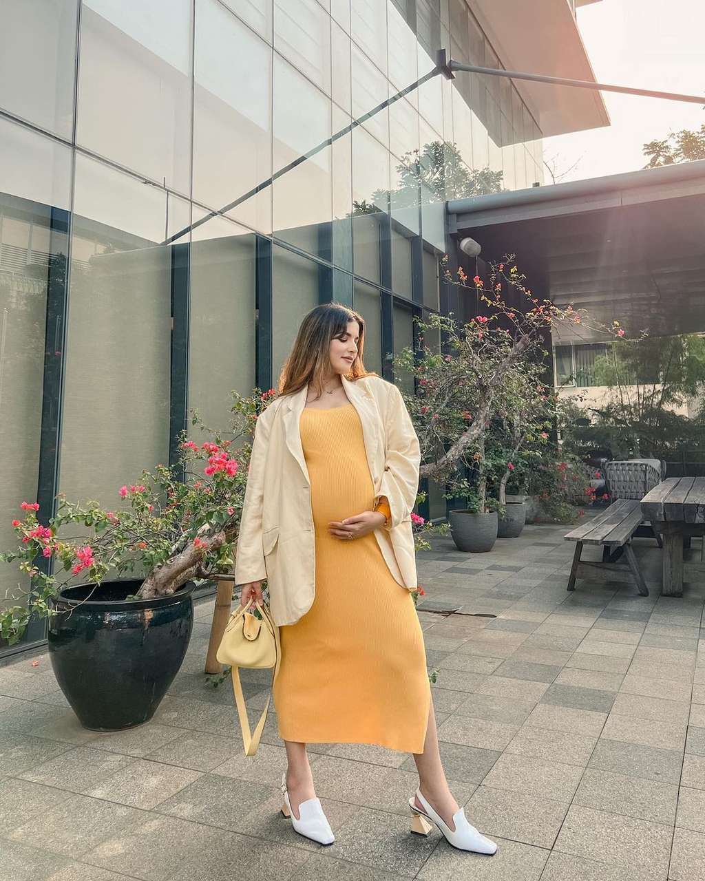 Potret Terbaru Tasya Farasya Pamer Baby Bump, Masih Bisa Duduk Jongkok! 