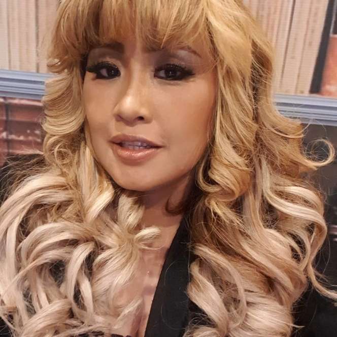 Viral Tiduran di Panggung Pakai Rok Mini, Ini 7 Kontroversi Pinkan Mambo, Pernah Gagal Nikah Karena Hamil