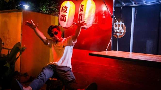 9 Potret Dimas Ahmad Kembali Jualan Bakso, Kini Pakai Rombong Kecil Bernuansa Jepang 