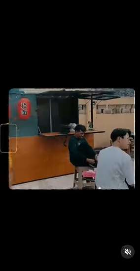 9 Potret Dimas Ahmad Kembali Jualan Bakso, Kini Pakai Rombong Kecil Bernuansa Jepang 