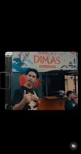 9 Potret Dimas Ahmad Kembali Jualan Bakso, Kini Pakai Rombong Kecil Bernuansa Jepang 