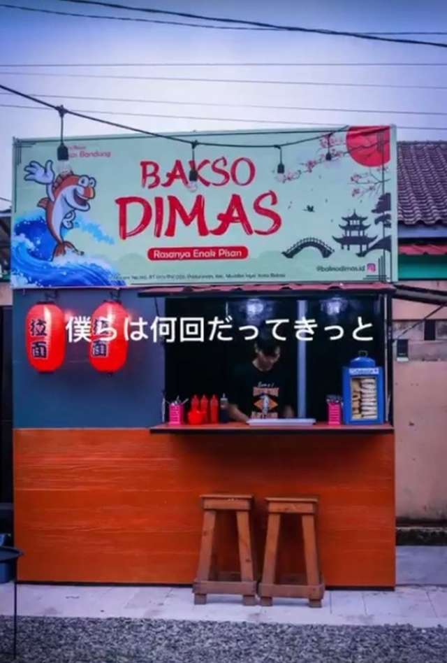 9 Potret Dimas Ahmad Kembali Jualan Bakso, Kini Pakai Rombong Kecil Bernuansa Jepang 