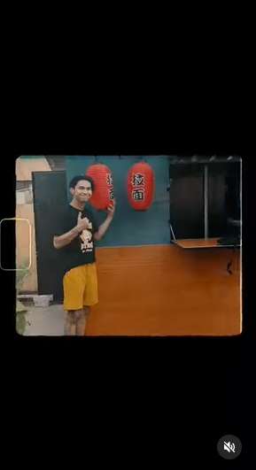 9 Potret Dimas Ahmad Kembali Jualan Bakso, Kini Pakai Rombong Kecil Bernuansa Jepang 