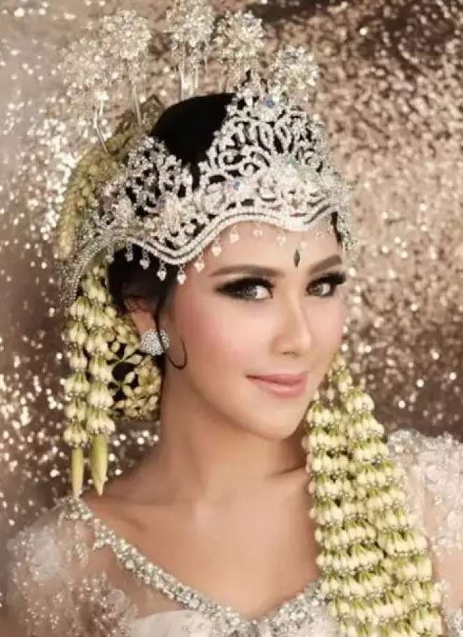 Potret Gaya Makeup Adik Seleb saat Menikah, Ria Ricis Bikin Pangling
