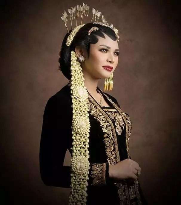 Potret Gaya Makeup Adik Seleb saat Menikah, Ria Ricis Bikin Pangling