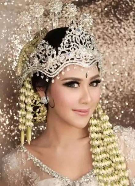Potret Gaya Makeup Adik Seleb saat Menikah, Ria Ricis Bikin Pangling