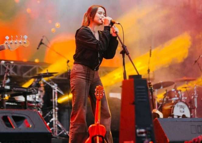 8 Potret Yotari Kezia, Penyanyi 'Bila Kemarin' yang Viral di TikTok, Bukan Musisi Sembarangan!