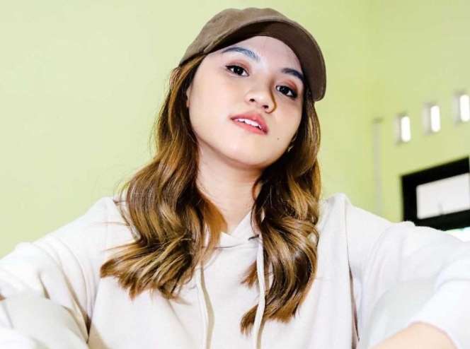 8 Potret Yotari Kezia, Penyanyi 'Bila Kemarin' yang Viral di TikTok, Bukan Musisi Sembarangan!