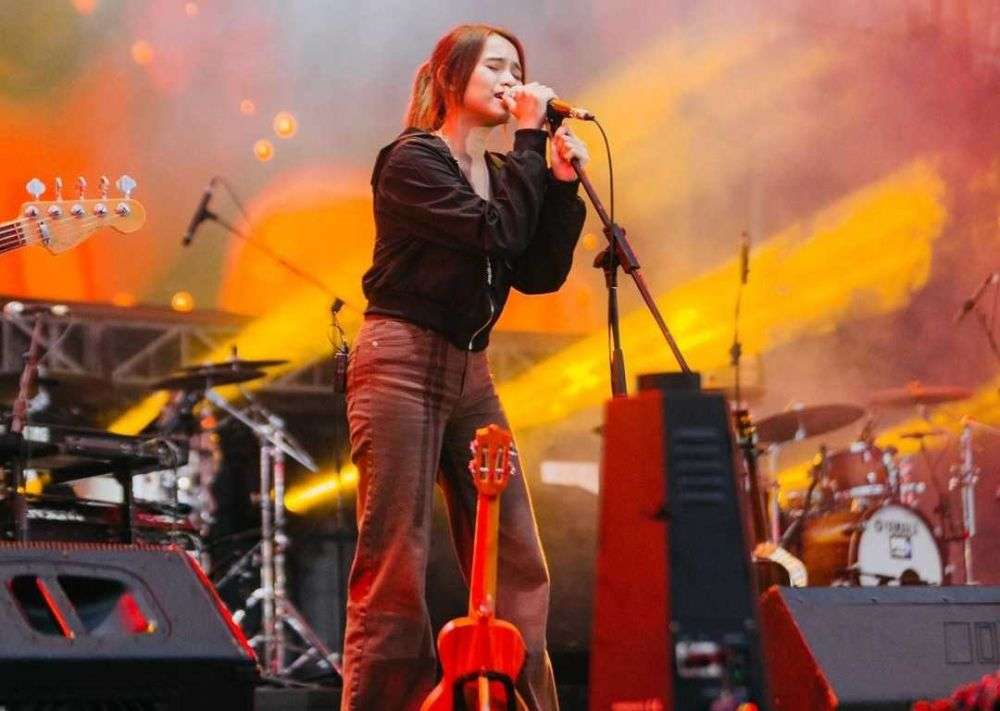 8 Potret Yotari Kezia, Penyanyi 'Bila Kemarin' yang Viral di TikTok, Bukan Musisi Sembarangan!