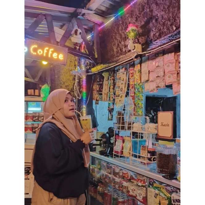 10 Potret Intan Lembata, Cewek yang Viral Nyanyi 'Begitu Sulit Lupakan Rehan'