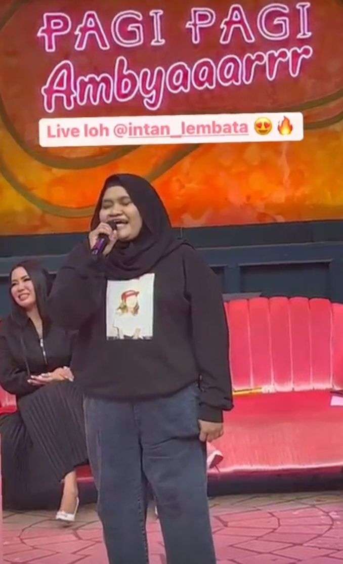 10 Potret Intan Lembata, Cewek yang Viral Nyanyi 'Begitu Sulit Lupakan Rehan'