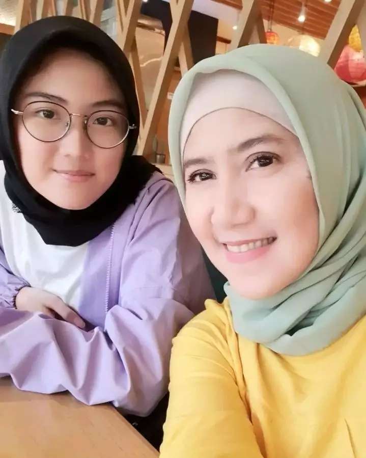 10 Potret Sherin Anak Pedangdut Ine Sinthya yang Jadi Sorotan, Cantik & Kalem Bak Princess!
