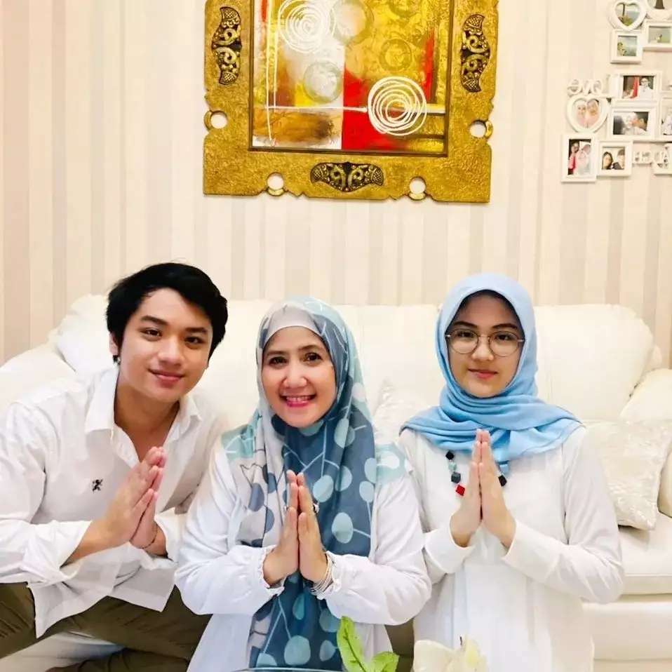 10 Potret Sherin Anak Pedangdut Ine Sinthya yang Jadi Sorotan, Cantik & Kalem Bak Princess!