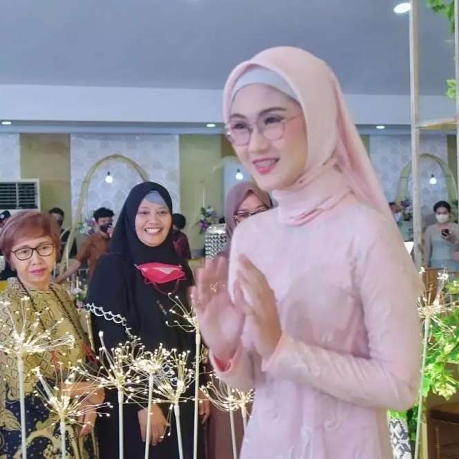 10 Potret Sherin Anak Pedangdut Ine Sinthya yang Jadi Sorotan, Cantik & Kalem Bak Princess!