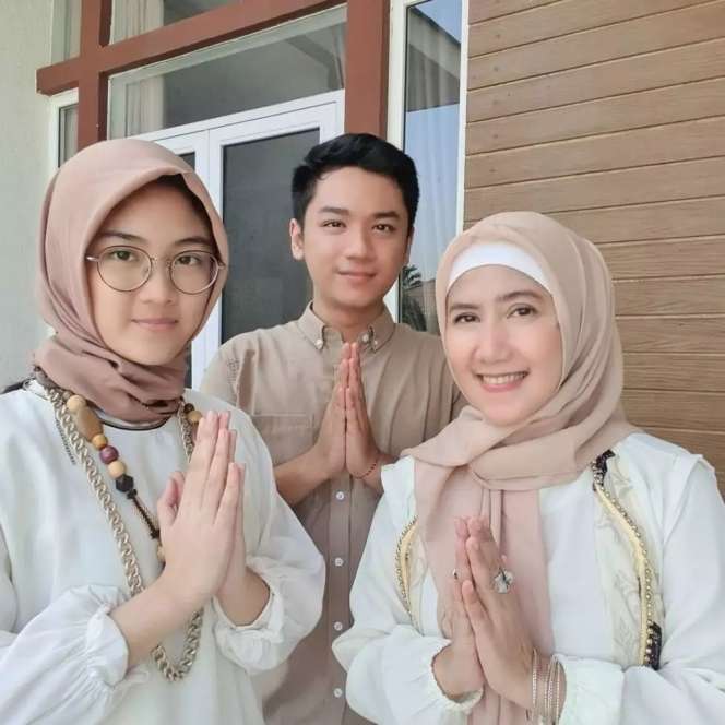 10 Potret Sherin Anak Pedangdut Ine Sinthya yang Jadi Sorotan, Cantik & Kalem Bak Princess!