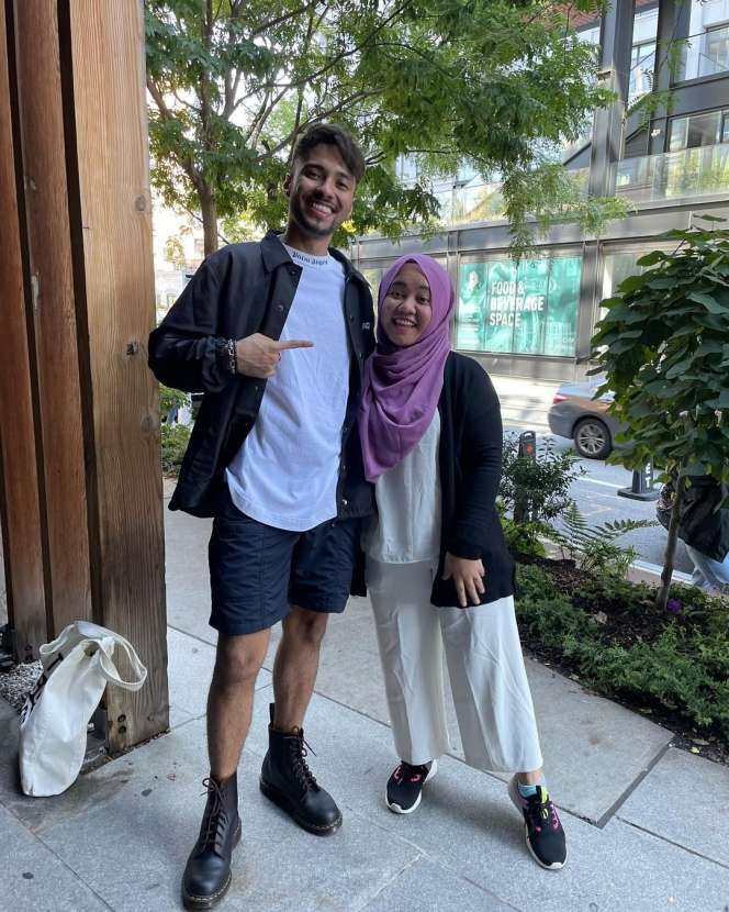 Potret Mbak Lala Foto Bareng Artis Lokal sampai Internasional