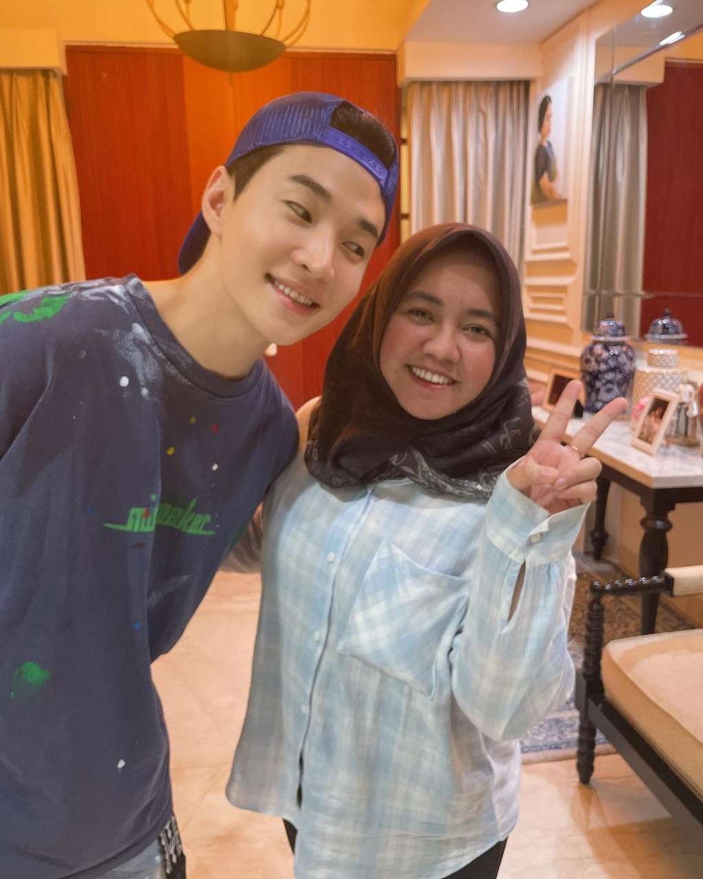 Potret Mbak Lala Foto Bareng Artis Lokal sampai Internasional