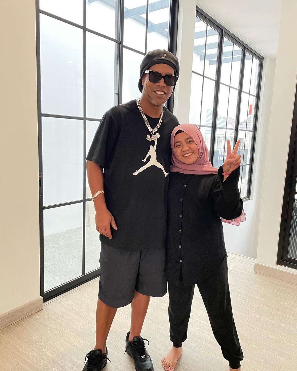 Potret Mbak Lala Foto Bareng Artis Lokal sampai Internasional