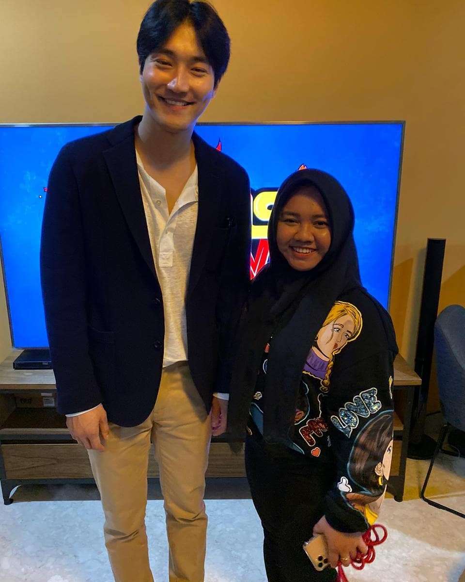 Potret Mbak Lala Foto Bareng Artis Lokal sampai Internasional