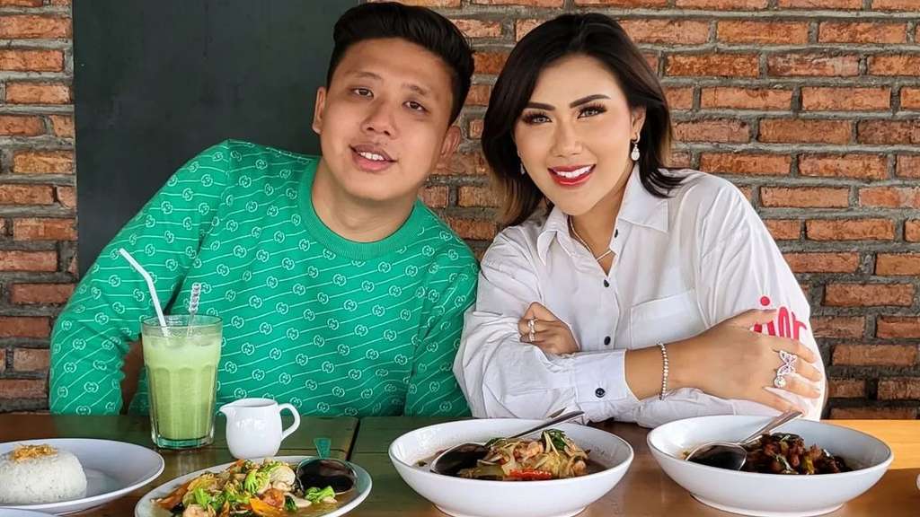 Potret Rey Utami yang Kini Lepas Hijab, Tulis Kata Perpisahan