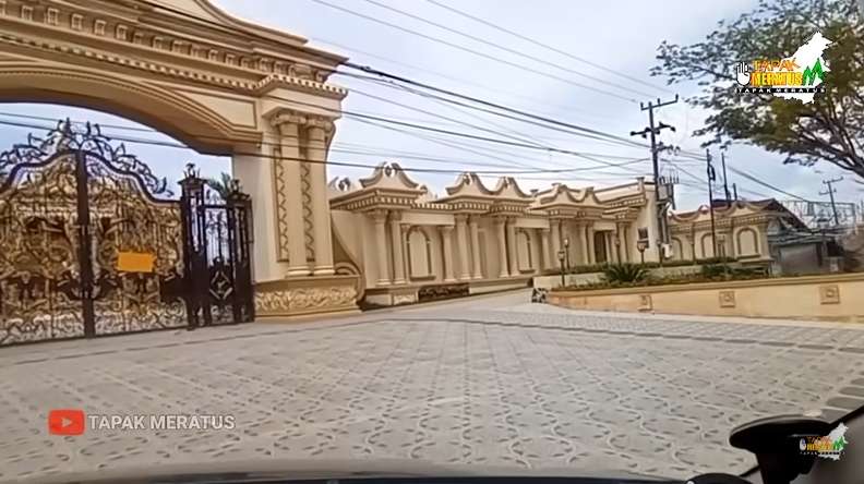 Viral! 10 Potret Rumah Mewah Bak Istana Kerajaan Milik Pengusaha Batu Bara Kalimantan, Dalamnya Bikin Ngiler!