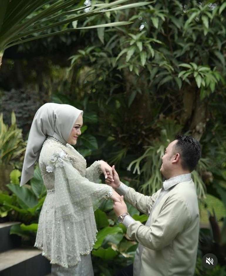 7 Potret Pasangan Viral yang Bikin Heboh, Dulu Saudara Ipar Kini Menikah, Netizen : Kok Bisa?