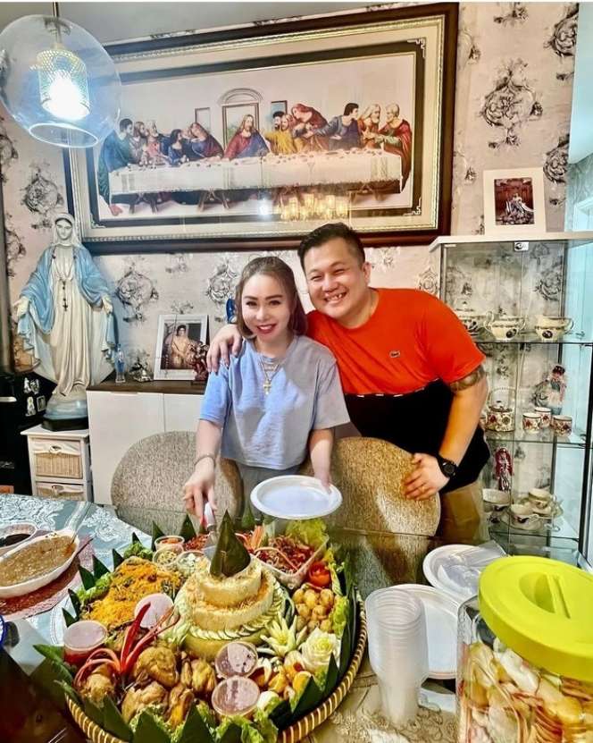 10 Potret Rumah Mewah nan Megah Femmy Permatasari, Bentuk Mini Bar Keren Banget!