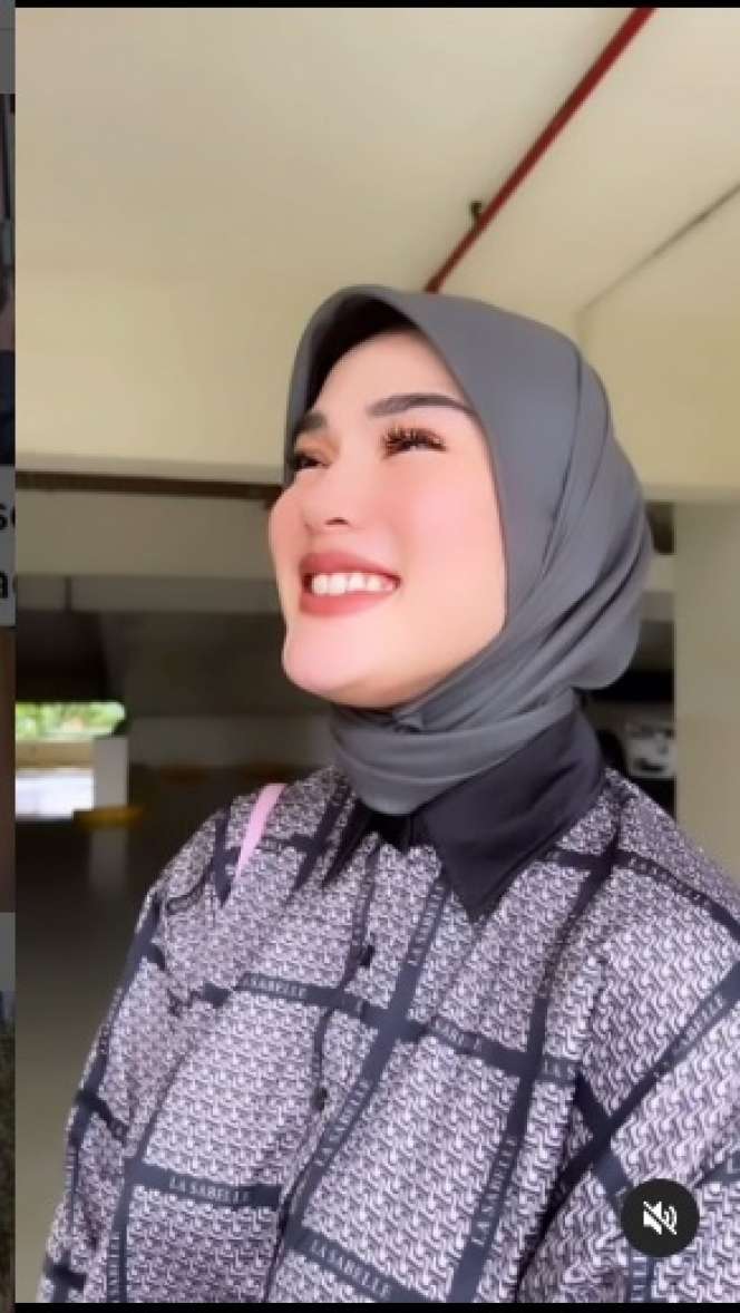 Potret Stevie Agnecya Mantan Istri Samuel Rizal yang Kini Berhijab, Masyallah Cantik Banget!
