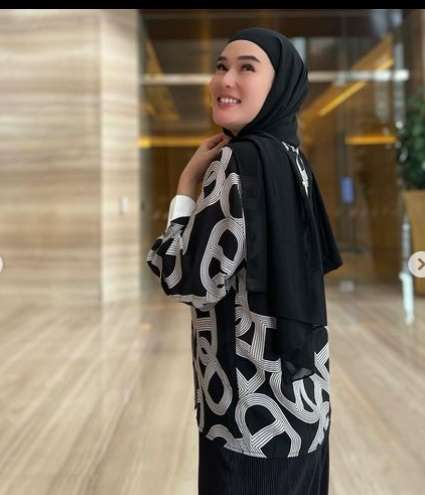 Potret Stevie Agnecya Mantan Istri Samuel Rizal yang Kini Berhijab, Masyallah Cantik Banget!