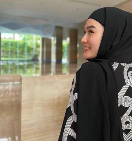 Potret Stevie Agnecya Mantan Istri Samuel Rizal yang Kini Berhijab, Masyallah Cantik Banget!