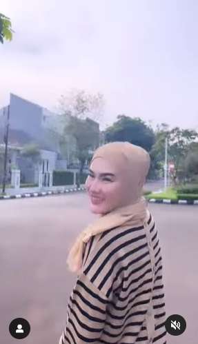 Potret Stevie Agnecya Mantan Istri Samuel Rizal yang Kini Berhijab, Masyallah Cantik Banget!
