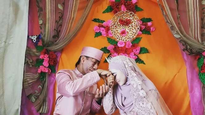 8 Potret Surya Manurung `Pengidap Sindrom Langka` Usai Nikahi Wanita Cantik, Kemesraannya Disorot!