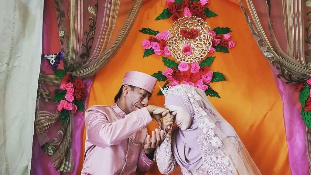 8 Potret Surya Manurung `Pengidap Sindrom Langka` Usai Nikahi Wanita Cantik, Kemesraannya Disorot!