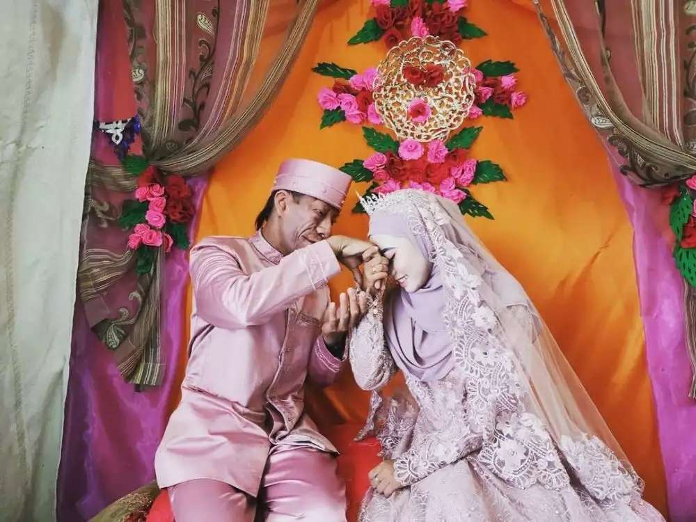 8 Potret Surya Manurung `Pengidap Sindrom Langka` Usai Nikahi Wanita Cantik, Kemesraannya Disorot!