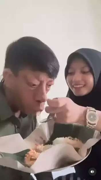 8 Potret Surya Manurung `Pengidap Sindrom Langka` Usai Nikahi Wanita Cantik, Kemesraannya Disorot!