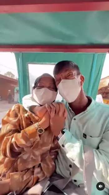 8 Potret Surya Manurung `Pengidap Sindrom Langka` Usai Nikahi Wanita Cantik, Kemesraannya Disorot!