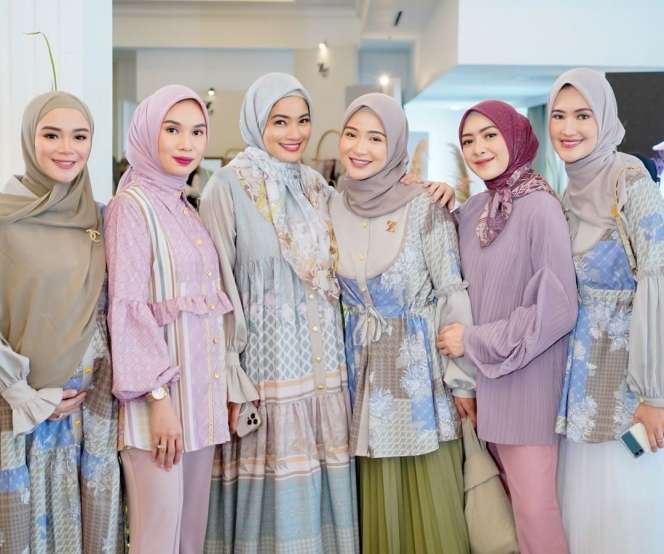 Potret Titi Kamal Tampil Berhijab, Didoakan Istiqomah