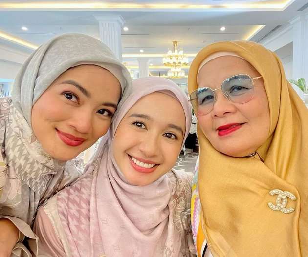 Potret Titi Kamal Tampil Berhijab, Didoakan Istiqomah