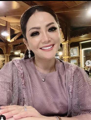 Potret Seleb Dengan Pernikahan Tersingkat, Ada yang Cuma 20 Hari!