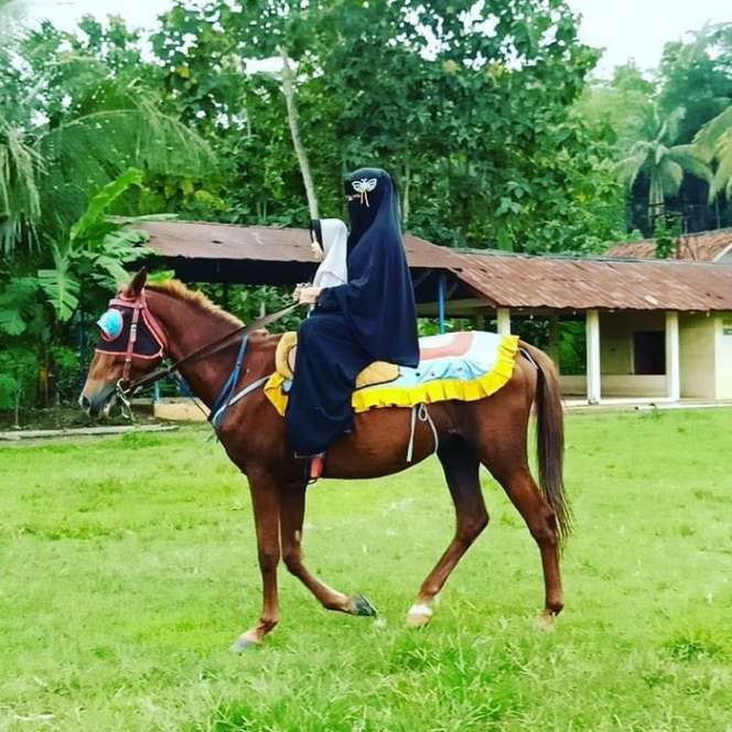 Masih Ingat Nengmas, Artis yang Viral Antarkan Suaminya Nikah Lagi? Sempat Tulis Pedihnya Dipoligami, Begini Nasibnya Sekarang
