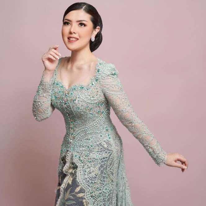 Potret Terbaru Tina Toon Makin Tirus, Bobotnya Susut 25 Kg