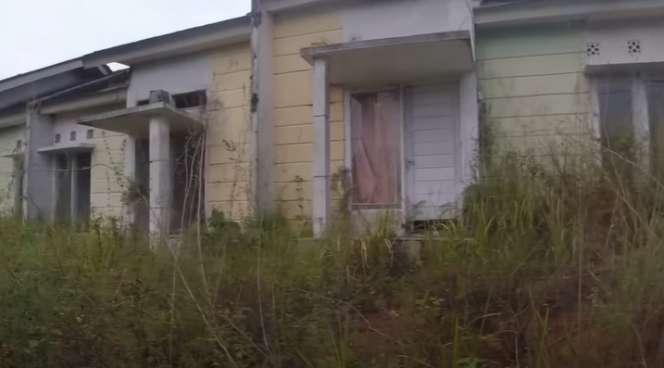 Potret 90 Rumah Kosong Ditinggal Tahunan Pemiliknya, Tersisa Satu Keluarga yang Bertahan