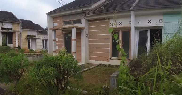 Potret 90 Rumah Kosong Ditinggal Tahunan Pemiliknya, Tersisa Satu Keluarga yang Bertahan