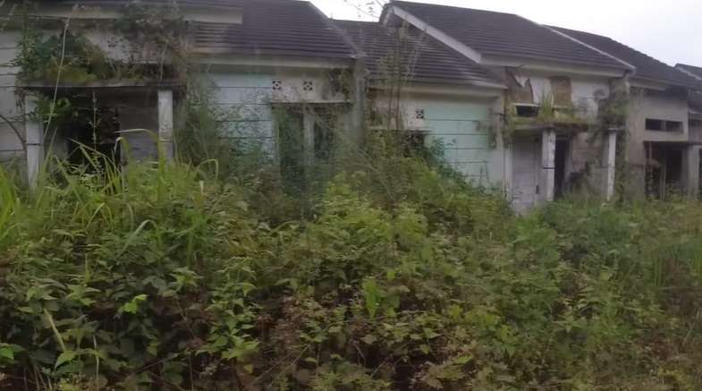 Potret 90 Rumah Kosong Ditinggal Tahunan Pemiliknya, Tersisa Satu Keluarga yang Bertahan